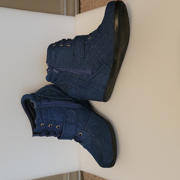 Shoes - Picture 4 of 6